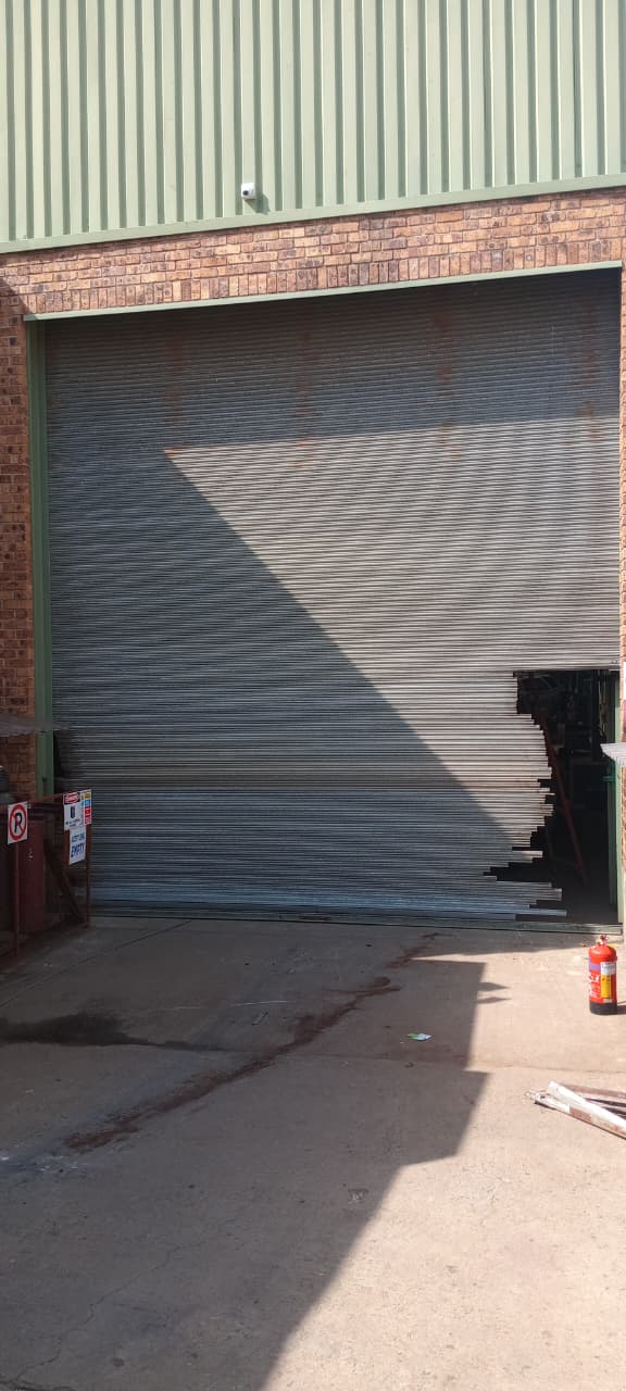 5 Critical Signs Your Roller Shutter Door Needs Immediate Repair