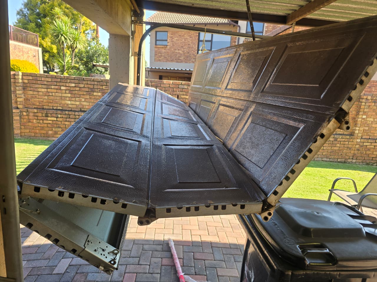 Emergency Garage Door Repair: What to Do When Your Door Won't Open (Same-Day Service Guide)