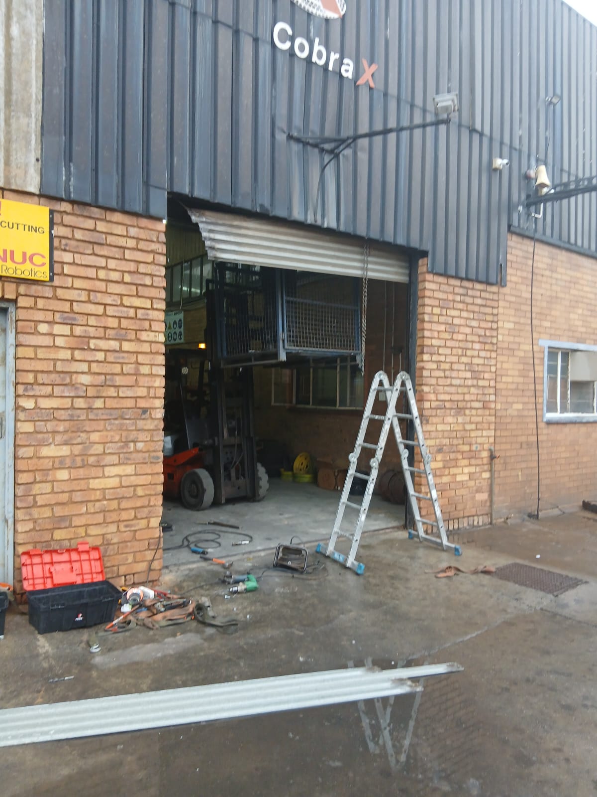 fixing-roller-shutter-door-in-nigel
